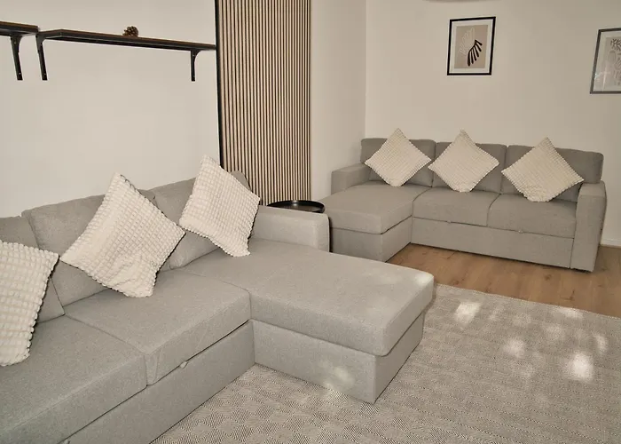 Stunning 4 Bedroom Apartment In Swiss Cottage Sleeps 10