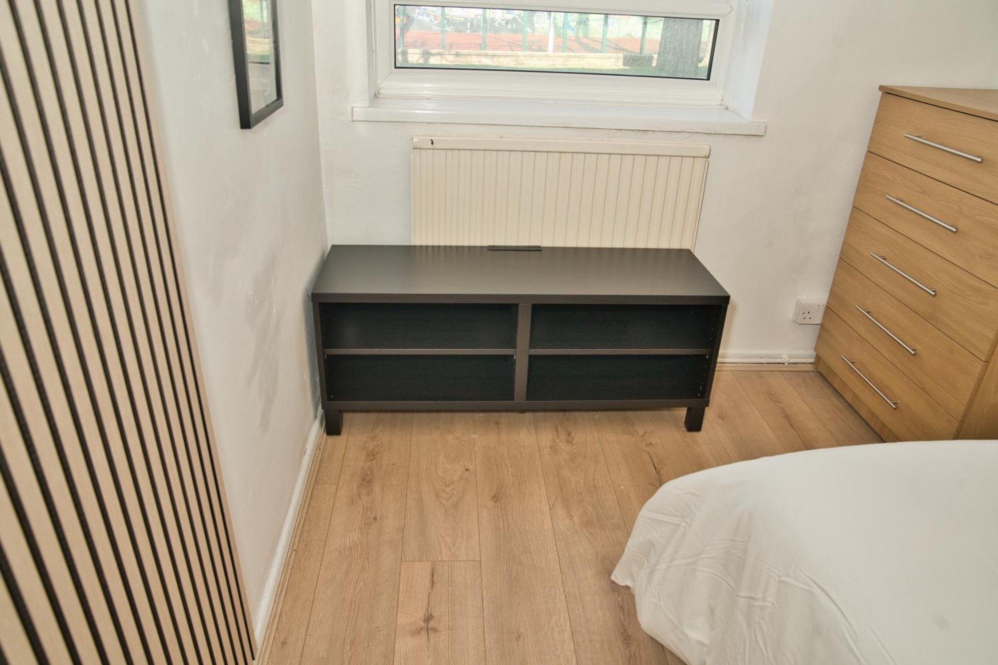 Stunning 4 Bedroom In Swiss Sleeps 10 Appartamento *