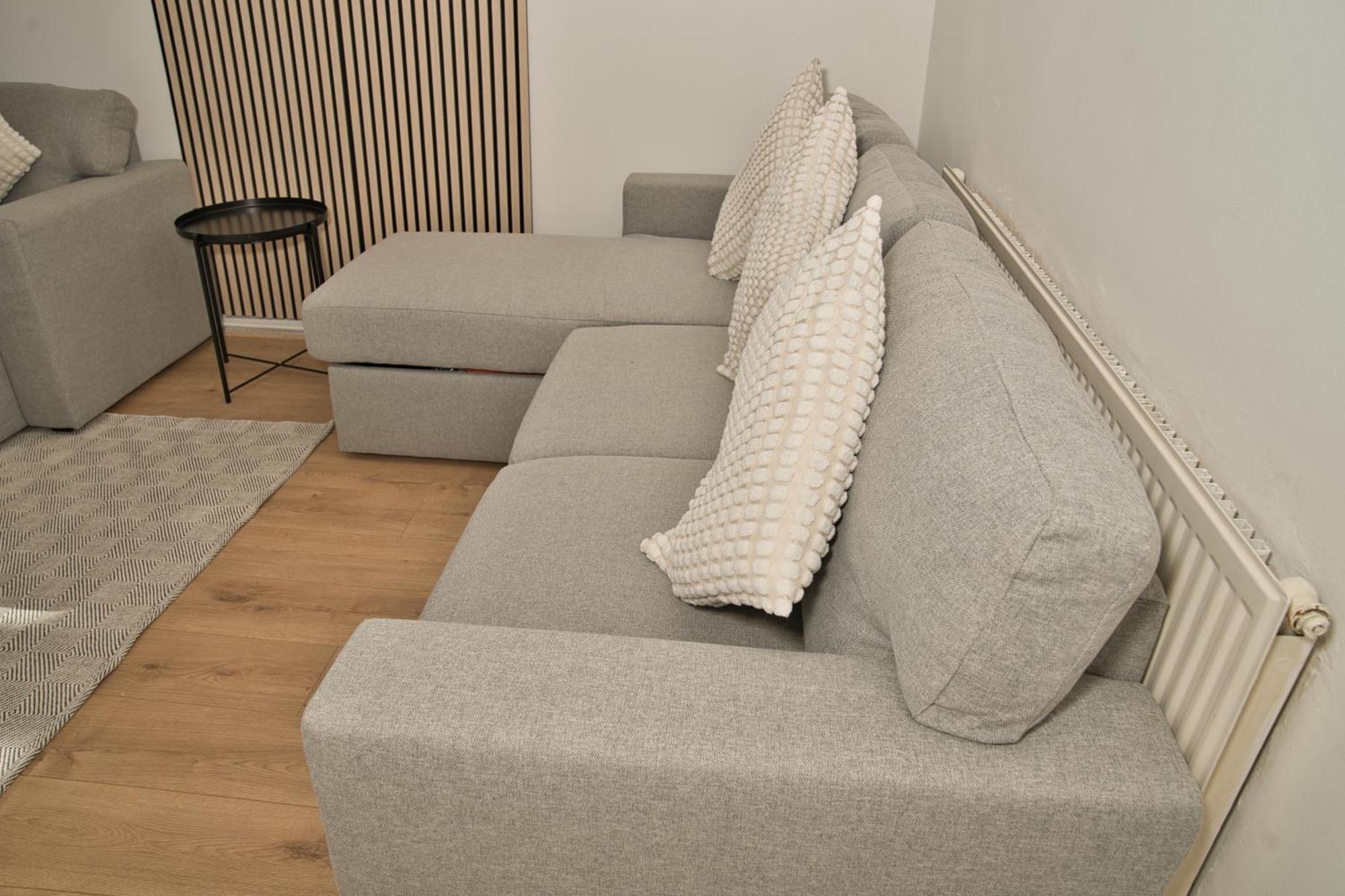 Stunning 4 Bedroom In Swiss Sleeps 10 Appartamento *