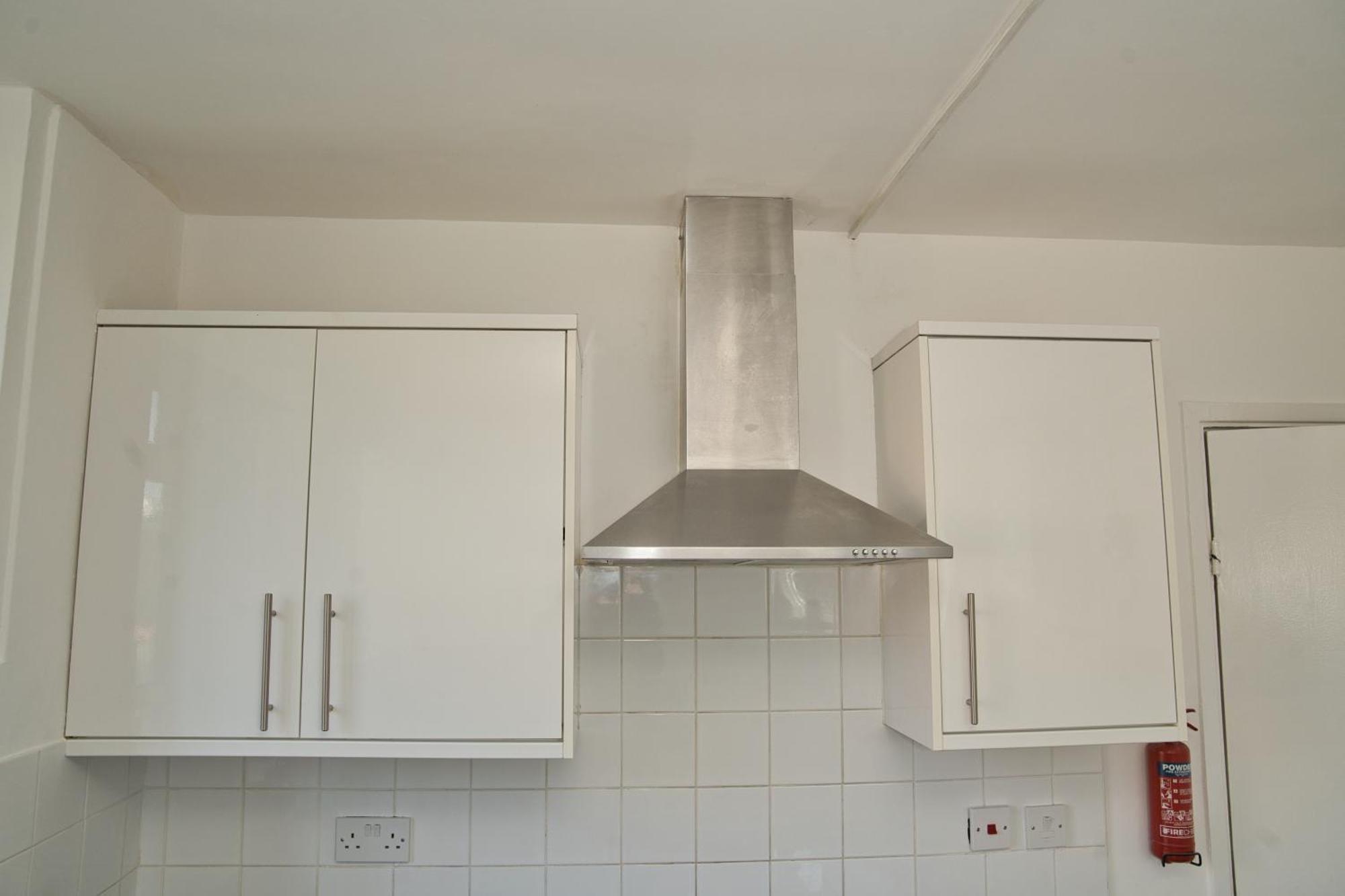 Stunning 4 Bedroom In Swiss Sleeps 10 Appartamento Londra