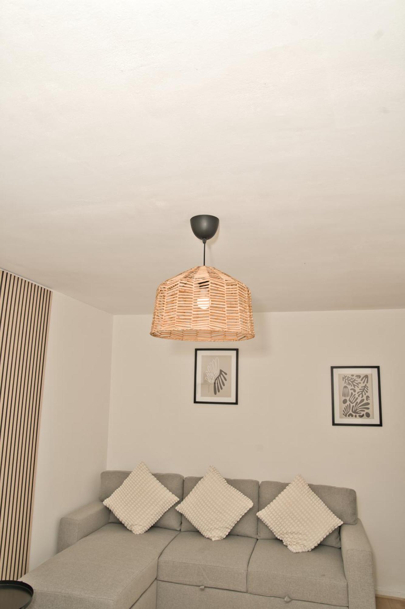 Stunning 4 Bedroom In Swiss Sleeps 10 Londra